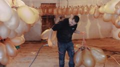 As� se elaboran las vejigas del entroido de Xinzo