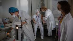 Sanitarias vacun�ndose en el hospital San Pau de Barcelona