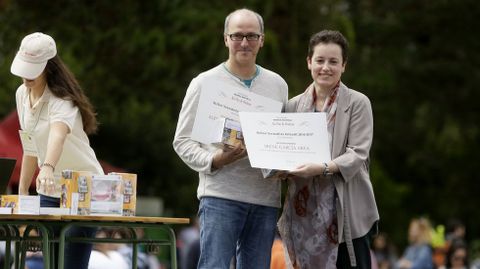 Mar�a Jos� Sanmart�n, directora de M�rketing y Comunicaci�n de Anjoca, entreg� el segundo premio Mejor Periodista Infantil en la modalidad de 3�, 4�, 5� e 6� de Primaria y Educaci�n Especial, que correspondi� a Irene Garc�a Area, del colegio San Narciso, de Mar�n. El premio lo recogi� su profesor Alberto Fraile Cancela