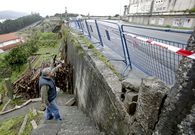 El accidente del pasado d�a 1 derrib� gran parte de la balaustrada del mirador de A Granxa sitaudo en Dorr�n (Sanxenxo). 
