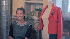Karol Farias en su futuro taller, donde vender� su ropa y ense�ar� a confeccionar