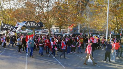 La afici�n del Sporting, en el Molin�n, antes del derbi de Oviedo