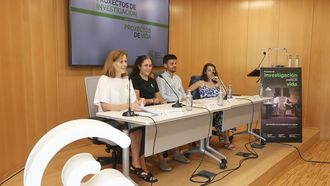 De izquierda a derecha: la doctora Figueroa, Emma Ramos, Alberto Tinahones y Gloria Alfons�n.