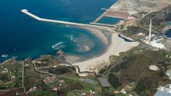 PLAYAS DE ALBA Y SAB�N: Junto a Punta Langosteira, las playas de Alba y Sab�n se juntan. Cuentan con todos los servicios. Adem�s, de la zona de de las que cuenta con m�s plazas de estacionamiento. Son 800 metros de arena fina. Es una de los arenales con mayor temperatura del mar.