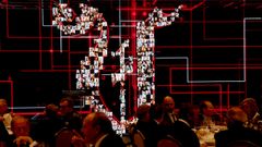 En el acto se proyect una V compuesta con imgenes de trabajadores de La Voz de Galicia