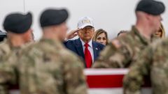 Trump recibiendo los cuerpos de los militares estadounidenses fallecidos en la operaci�n Furia �pica
