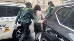 Una de las detenidas, tras su arresto por parte de la Guardia Civil