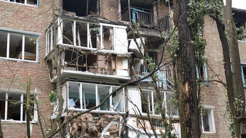 Edificio del centro de Kiev destrozado por un ataque ruso
