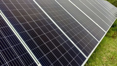 Paneles solares instalados en la vivienda de Fernando Garca