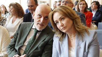 El presidente de la Liga, Javier Tebas, y la presidenta del Celta, Mari�n Mouri�o, este lunes en A Sede.