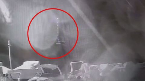 Una c�mara capta el momento en el que el yate Bayesian desaparece entre las olas