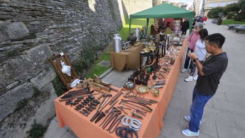 Feira de Antig�edades e Coleccionismo en la Praza da Mosqueira.