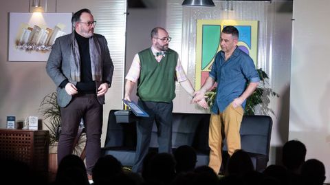 Pablo, no centro, e Marco, � dereita, est�n nomeados en teatro afeccionado