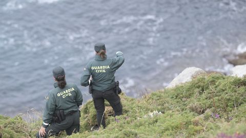 -El helicptero de Bomberos de Asturias ha localizado un cadver en un acantilado de la zona de Cabo Vidio, donde est trabajando el operativo para localizar al alcalde de Soto del Barco, Jaime Prez