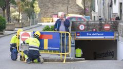 La se�alizaci�n y el vallado de la Praza de Ferrol en Lugo. 