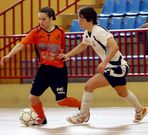 Peque supera a una rival coru�esa, en un duelo del pasado curso.