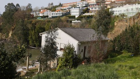 La inclinaci�n del chal� sobre playa Lago se aprecia a simple vista.