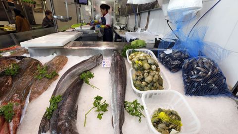 Venta de mariscos y pescados en Viveiro.