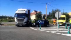 El choque se produjo en la rotonda de la calle Ourense, en la entrada del casco urbano de Monforte