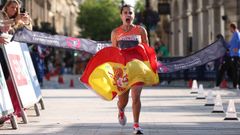 Mar�a P�rez en el momento de cruzar la meta en Birminham