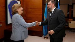  La delegada del Gobierno en Asturias, Delia Losa, y el presidente del Principado, Adri�n Barb�n (d), durante su encuentro hoy viernes