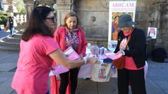 Mesa informativa de Adicam Asociaci�n de diagnosticadas de c�ncer de mama