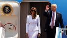 Melania rechaza dar la mano a Donald Trump