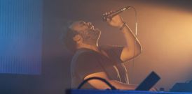 El artista estrella del Carrefest, Carlos Jean, en su actuaci�n en las fiestas de Mar�a Pita. 