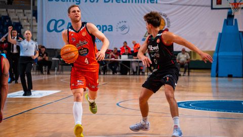 Paul Jorgensen maneja el bal�n durante el partido ante el Fibwi Palma.