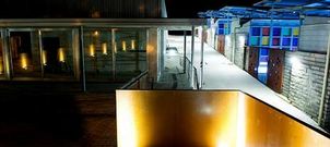 La iluminaci�n est� activada al completo hasta la medianoche, y desde ese momento se aten�a