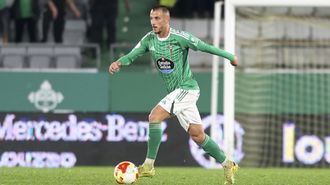 Sergio Tejera en una conducci�n en uno de los partidos disputados por el Racing en A Malata.