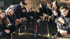 Alumnos del CPR Miraflores de Ourense en un proyecto ambiental.