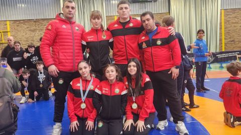 Integrantes de la�escuela Ayude.