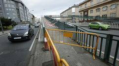 PASARELA PEATONAL CERRADA DE ALFONSO MOLINA A LA ALTURA DE LOS JUZGADOS