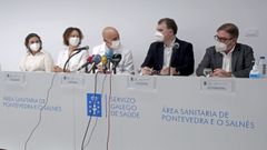 El gerente del �rea de Pontevedra, Jos� Flores (en el centro), este viernes en el Provincial, con Pilar Barreiro, �ngeles Fl�rez, Juan Turnes y Antonio Regueiro