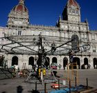 Montaje del Pueblo de Navidad en la plaza de Mar�a Pita.