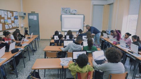 El concello de Arteixo financia buena parte del proyecto tecnológico del centro, que arrancó con fondos de la Fundación Amancio Ortega