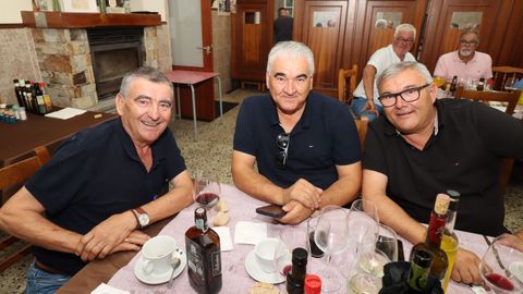 COMIDA DE DESPEDIDA A JAVIER MARCOS BARREIRO, JEFE DE ESCUADRON DE VIGILANCIA AEREA DEL BARBANZA EN EL RESTAURANTE BENJAM�N DE ROIS