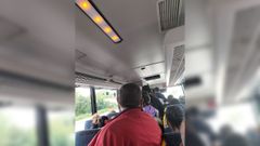Imagen de como iba ayer el autocar desde A Pobra de San Xiao, en Lncara, hasta Lugo