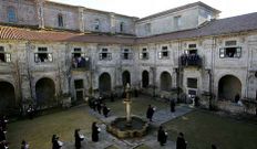 <span lang= es-es >Solemnidad</span>. La firma del convenio tuvo lugar en un espacio solemne, el monasterio de Oseira, con discursos grandilocuentes y cuidada escenograf�a, con actuaci�n de la Real Banda incluida.