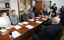 La propuesta rechazada. Hab�a citado Democracia Ourensana a los otros dos grupos municipales de oposici�n el 15 de marzo. Hubo reuni�n, a la que corresponde la imagen, pero no hubo pacto. 
