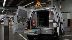 Producci�n de furgonetas personalizadas en la planta de Stellantis en Vigo