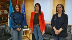 La alcaldesa de Larouco, Patricia Lamela (izda)., con la conselleira Mar�a Mart�nez Allegue, en la delegaci�n de la Xunta en Ourense.