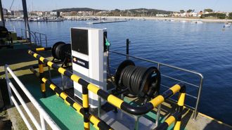 Surtidor de combustible para barcos en el puerto de Portonovo (foto de archivo).