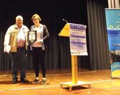 El alcalde, Novo, entreg� el premio a Casa Fanego por su pincho.