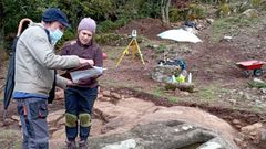 Alfonso Campos no xacemento arqueol�xico do Preguntoiro, onde informou aos investigadores sobre as tradici�ns orais do lugar