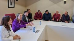 Ethel V�zquez, junto a los vecinos de O�mbra