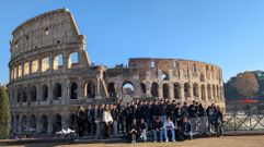 Alumnado del colegio Galaxia posa ante del gran Coliseo romano