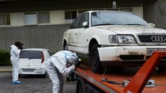 La Polic�a busca pruebas en un Audi custodiado en Ourense para encontrar al responsable del triple crimen de la familia Barrio