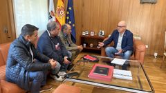 El subdelegado del Gobierno, con representantes de Limiar.